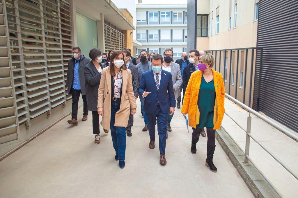 Marta Farrés, Pere Aragonès i Alba Vergés durant la visita al Parc Taulí | Cedida