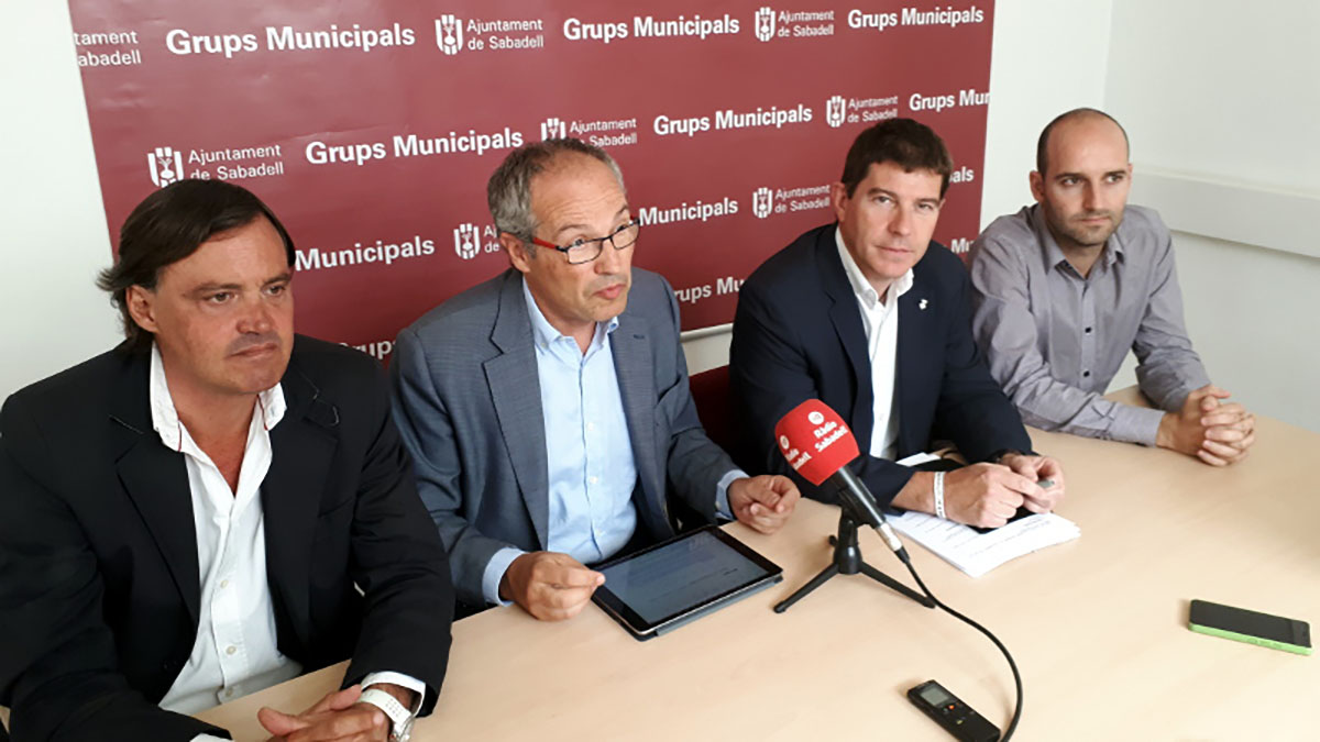 Els grups de l'oposició han demanat la retirada el pla de l'ordre del dia