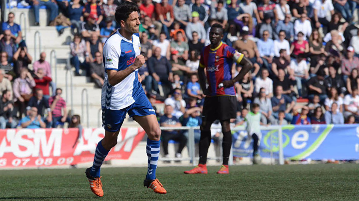 Verdú celebrant fa un parell d'anys a Elda el seu únic gol amb la samarreta arlequinada | Roger Benet