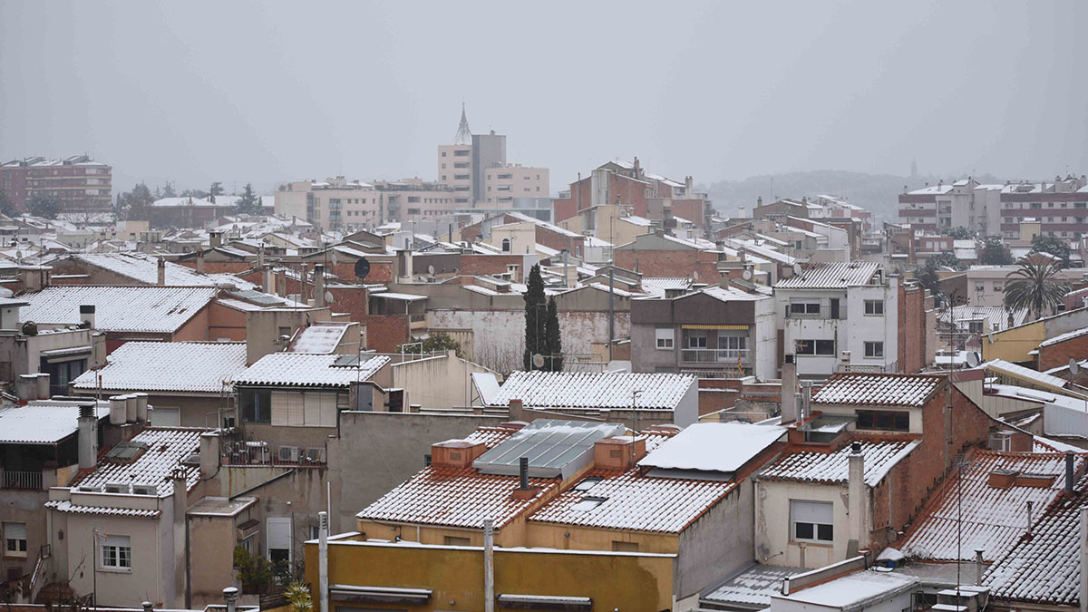 Sabadell s'ha despertat amb una capa de neu de fins a 4 centímetres. Foto: Roger Benet