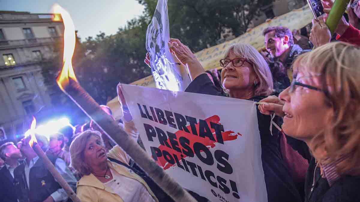 Imatge dels concentrats a la plaça de Sant Roc | Roger Benet