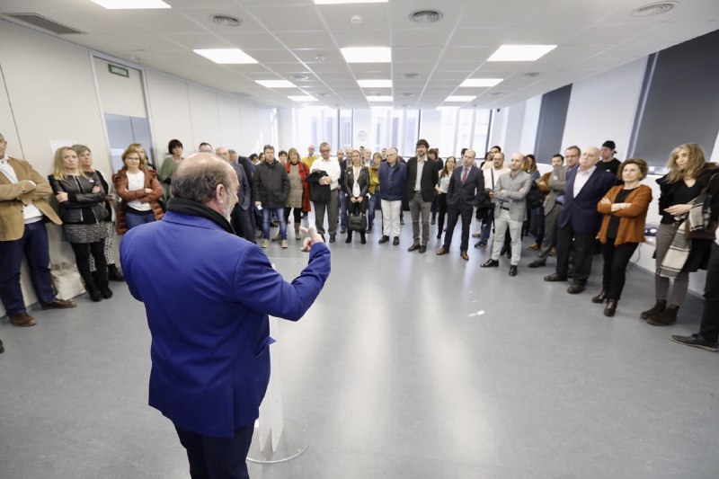 El regidor d'Educació, Manuel Robles, en la inauguració de la fira | Cedida