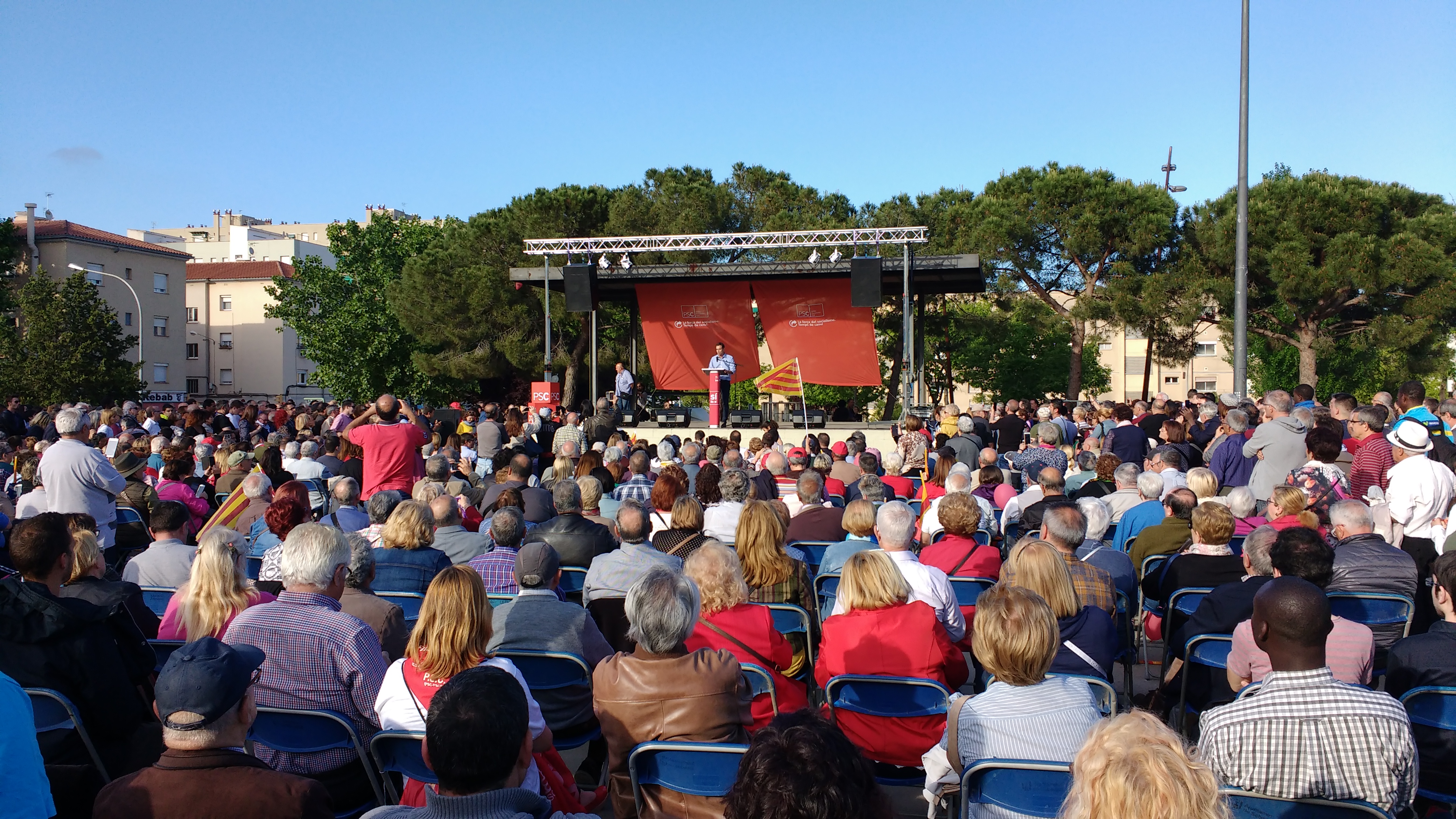 Mig miler de persones han assistit a l'acte de Pedro Sánchez
