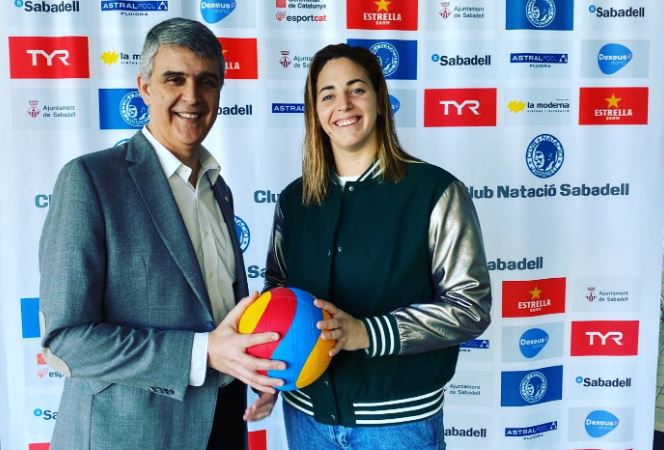 Maica Garcia, al costat del president del Club, Claudi Martí | CN Sabadell