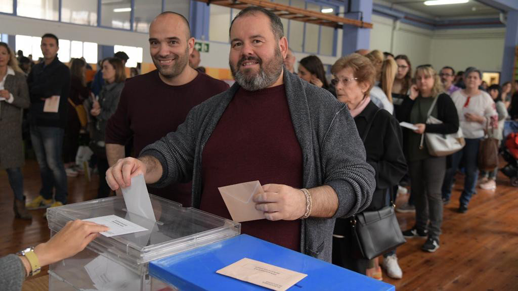 Joan Mena ha votat a l'Escola Salesians | Roger Benet