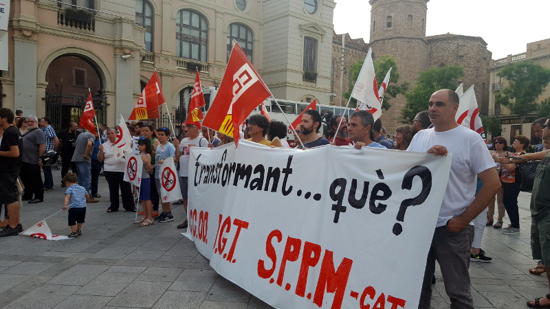 Els sindicats fan acte de presència a l'acte dels dos anys del govern