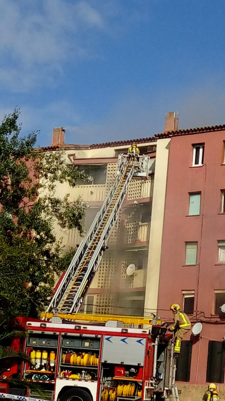 Edifici afectat per l'incendi