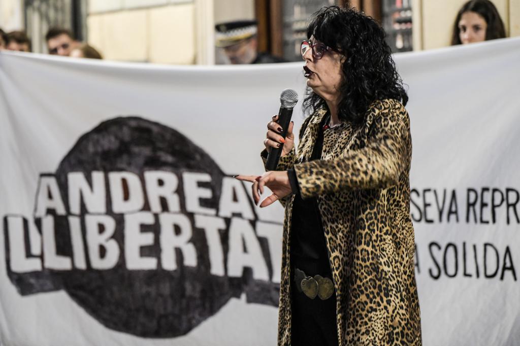 La mare de l'Andrea als parlaments | Roger Benet