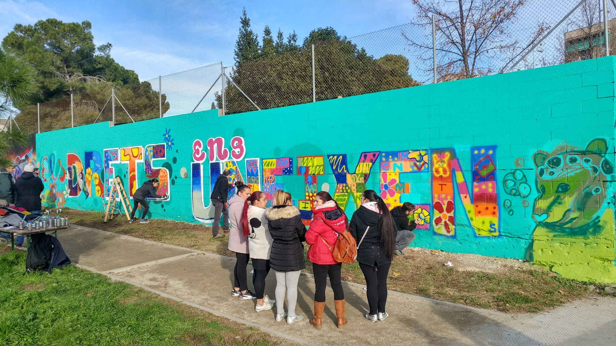 Mural elaborat pels estudiants sabadellencs, les Dones Gitanes del Nord i membres de la comissió Parc del Nord | Pere Gallifa