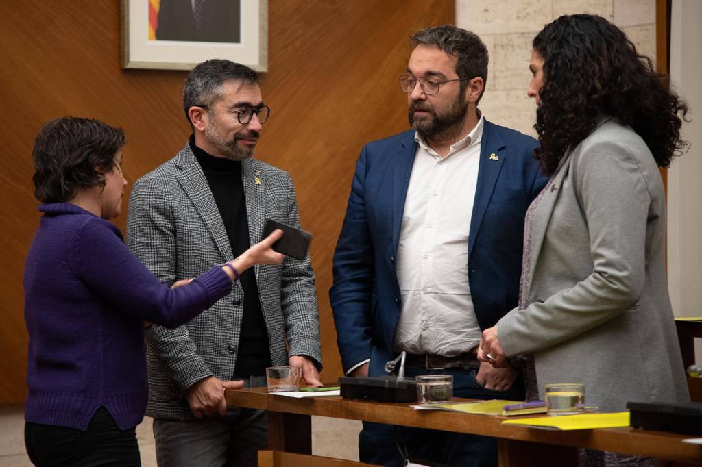 Regidors parlant abans de començar el Ple | Roger Benet