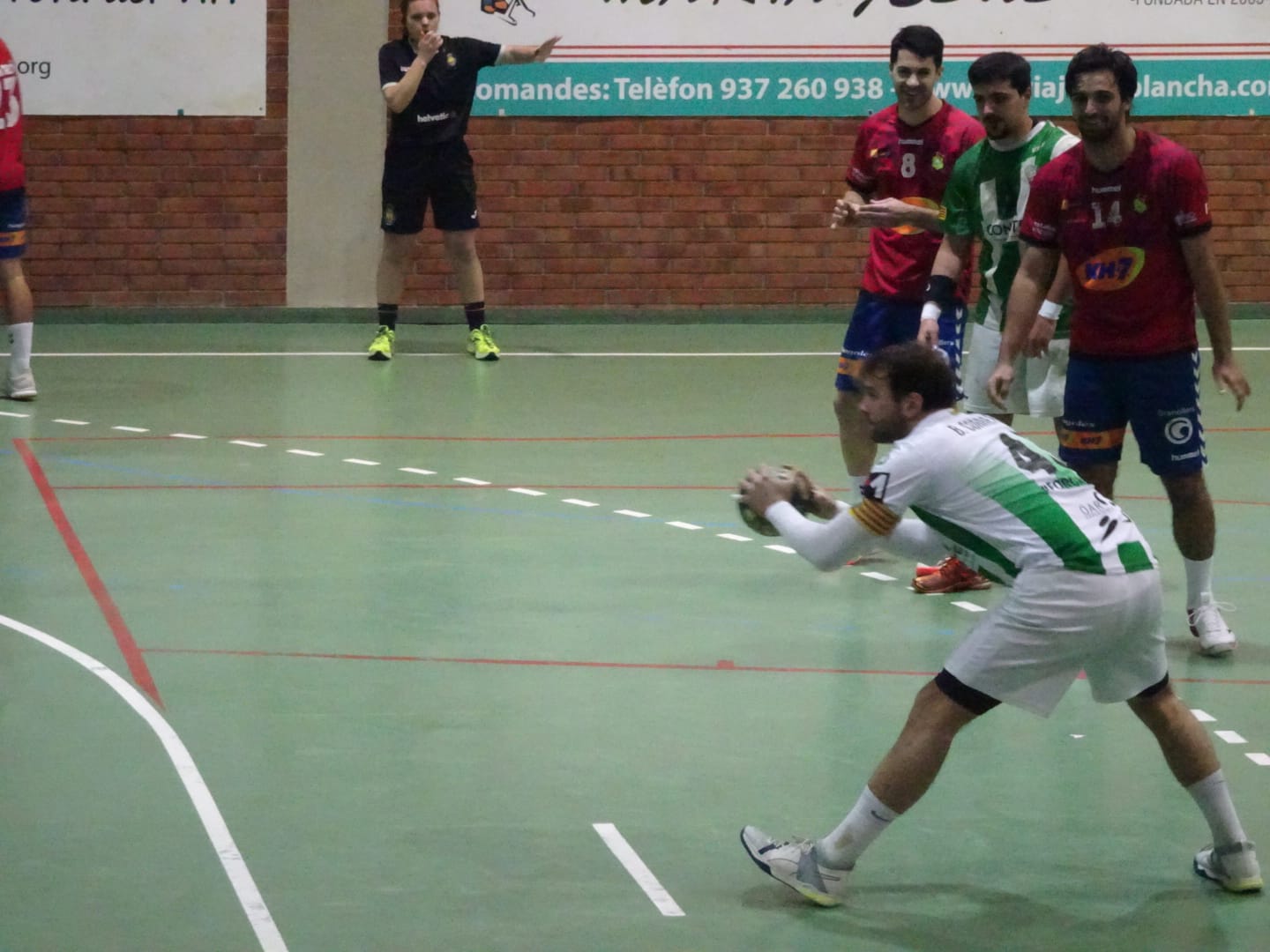 Bernat Correro llançant un penal, des d'on els graciencs han errat en moments decisius | Sergi Park