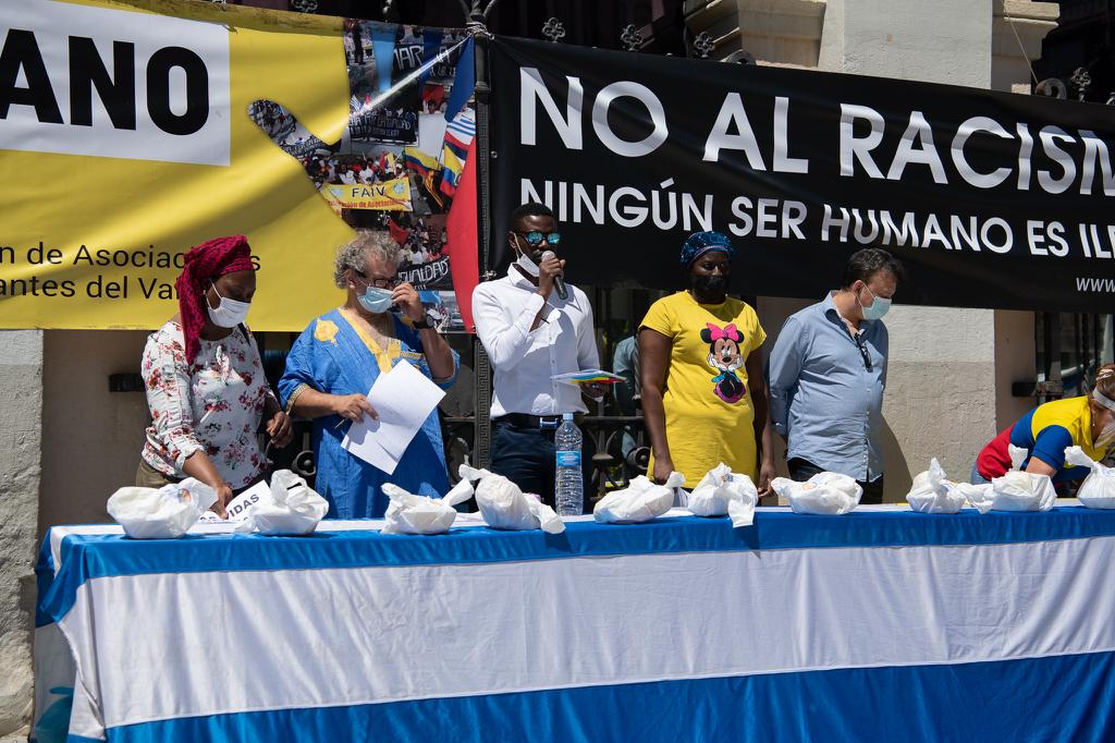 Moment de les intervencions a la plaça Doctor Robert | Roger Benet