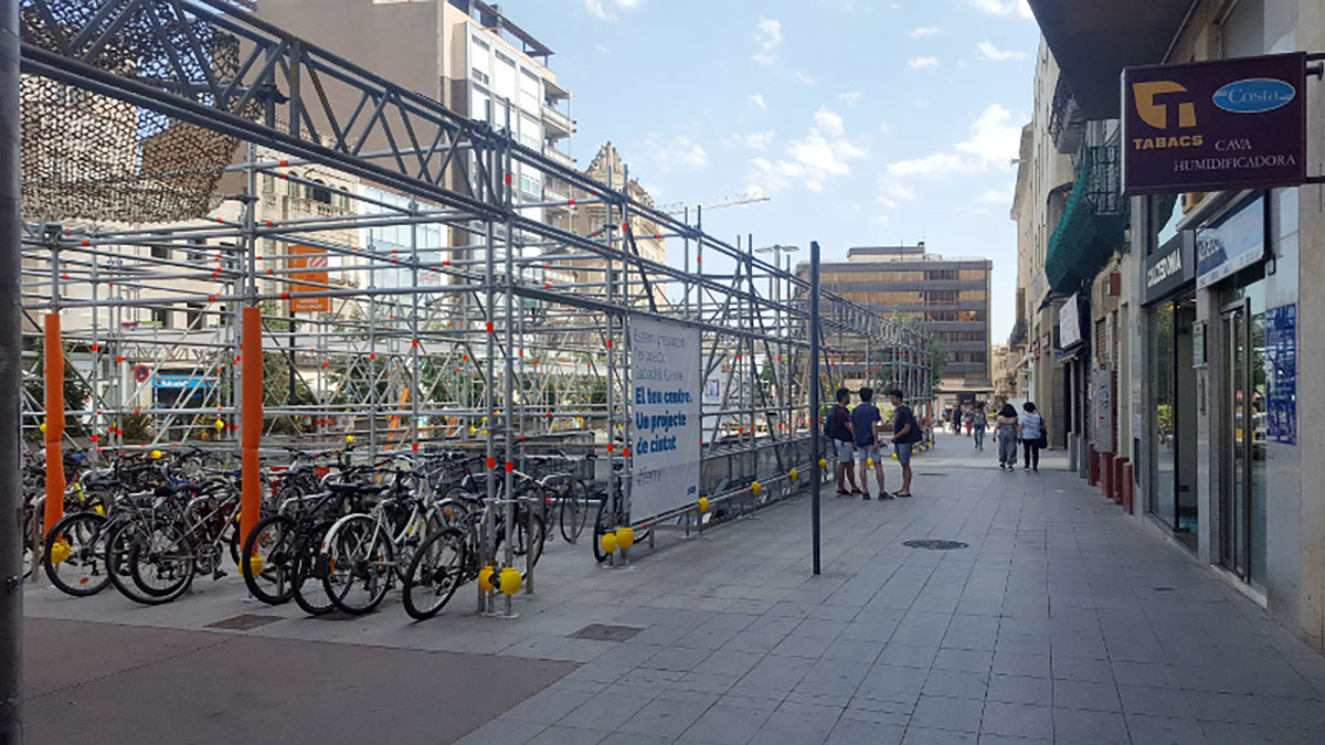 Bastides metàl·liques instal·lades al Passeig