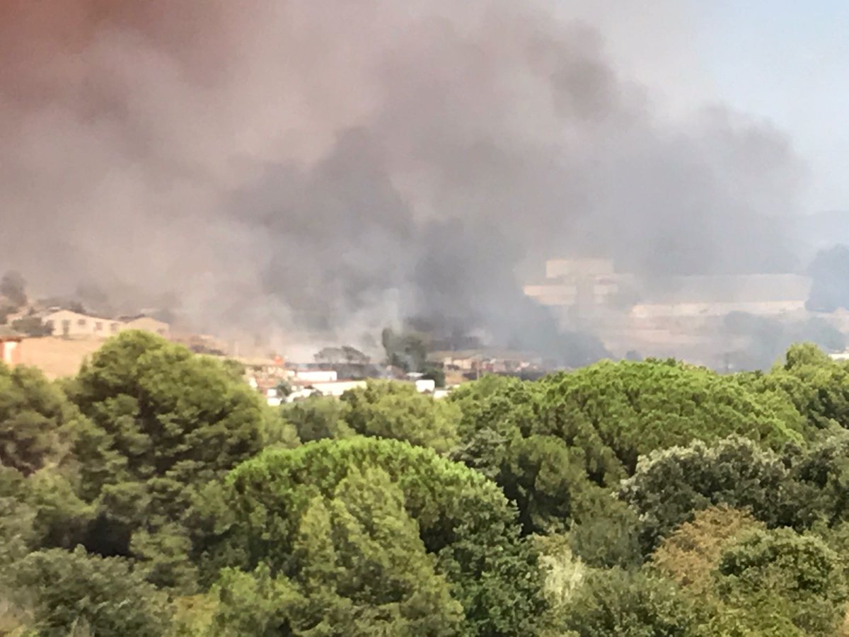 En les tasques d'extinció hi ha participat personal de Bombers de la Generalitat, Agents Rurals, ADF, Policia Municipal i Mossos. 