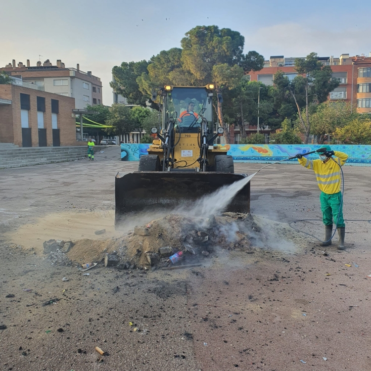 Equip de neteja viària i recollida de residus (Cedida)
