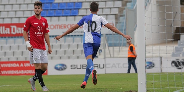 Celebració d'Osado davant Calavera en el Sabadell 1-0 Pobla el 2015 | CES