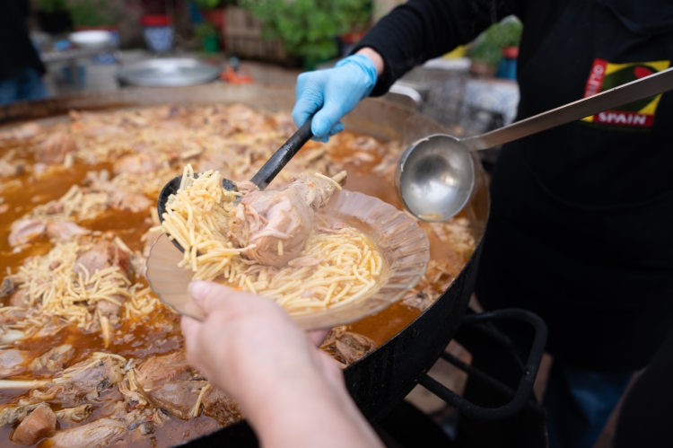 Un plat de 'fideos con pavo'