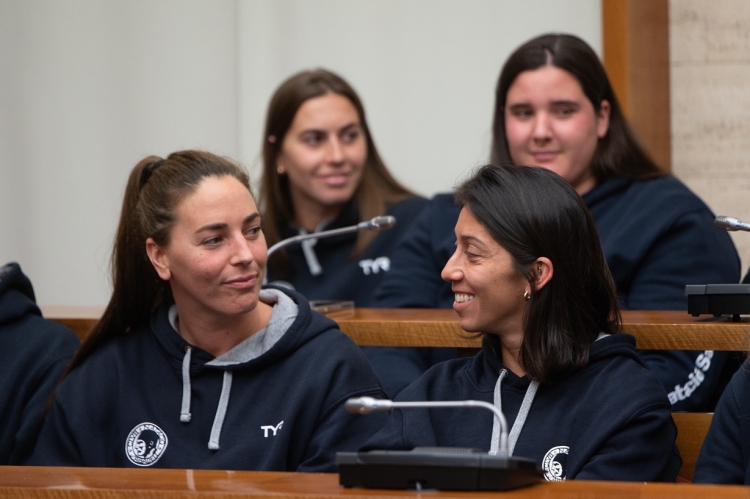 Les capitanes de l'equip, Maica Garcia i Mati Ortiz, amb Bea Ortiz i Paula Leitón de fons | Roger Benet