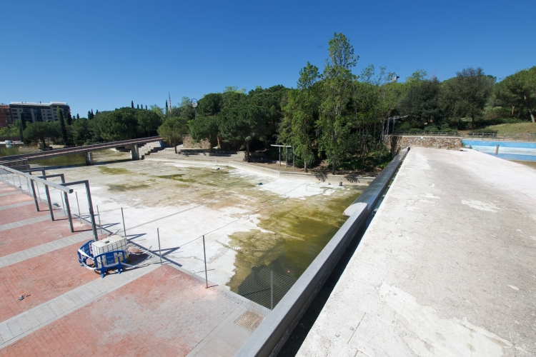 Part del llac del Parc Catalunya, buit