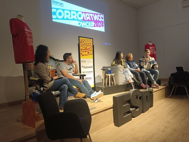Conversa durant l'acte a l'ESDI | Karen Madrid