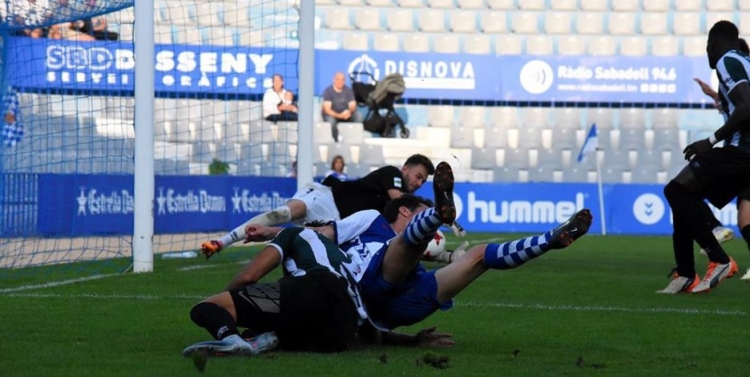 Gianni amb el Peralada en el seu únic partit de lliga a la Nova Creu Alta | Críspulo Díaz