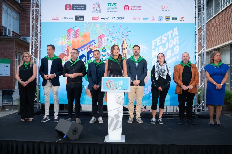 Marta Farrés i els regidors de l'Ajuntament