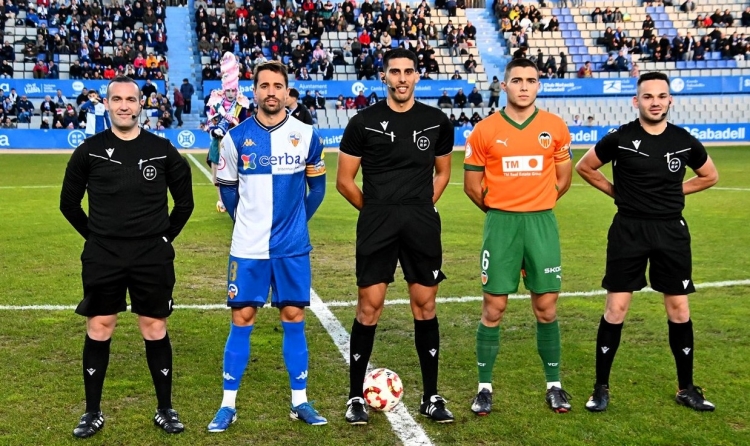 El Llaminer (de fons) va fer el servei d'honor de l'1-1 de la primera volta | Críspulo Díaz